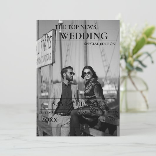 ミニマリストの新聞結婚式の日付を保存 招待状 (スタンド正面)