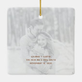 ミニマリストの最初の結婚したクリスマススクリプトの写真 セラミックオーナメント (裏面)