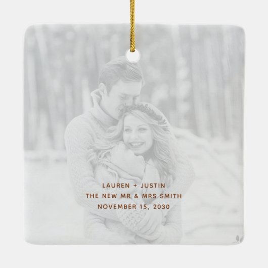 ミニマリストの最初の結婚したクリスマススクリプトの写真 セラミックオーナメント (裏面)