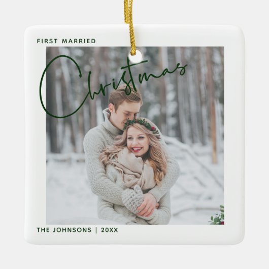 ミニマリストの最初の結婚したクリスマススクリプトの写真 セラミックオーナメント (正面)