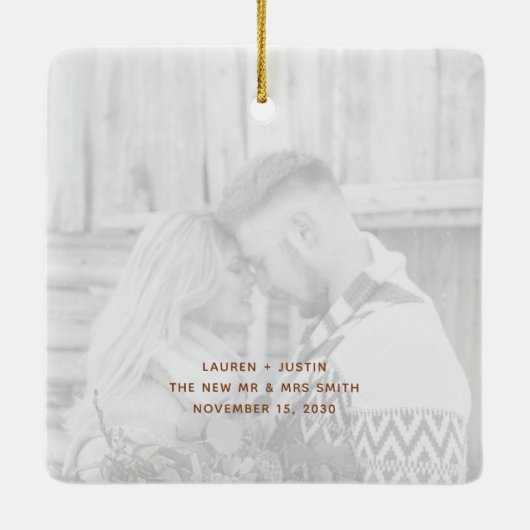 ミニマリストの最初の結婚したクリスマススクリプトの写真 セラミックオーナメント (裏面)