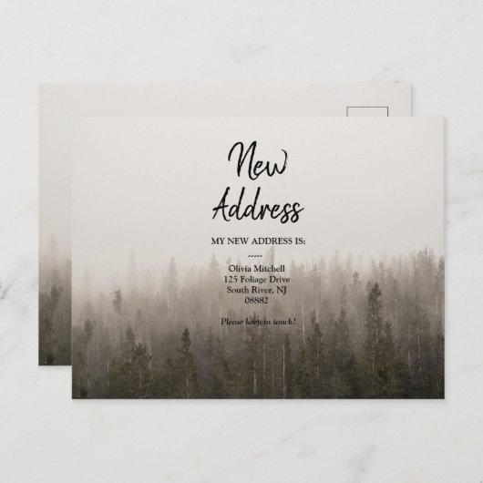 ミニマリストの森林の霧の多い風景の発表 ポストカード (正面/裏面)