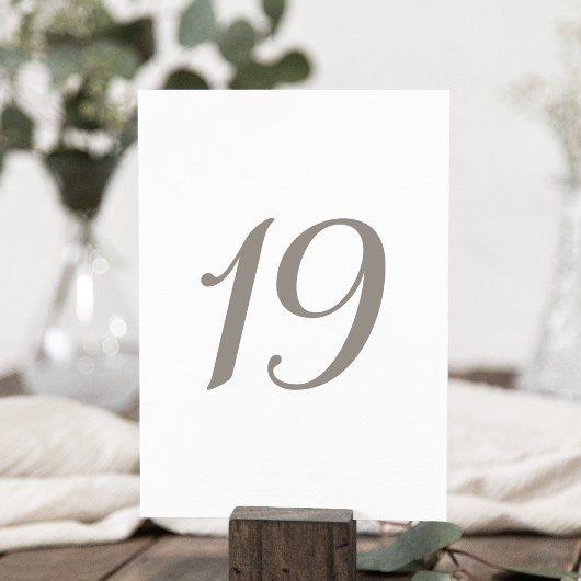 ミニマリストの灰色の表（番号19） テーブルナンバー