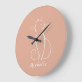 ミニマリストの白猫がピンクの追加名   ラージ壁時計 (傾斜)