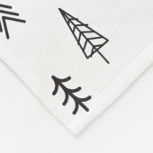 ミニマリストの白黒の冬の森のパターン フリースブランケット (角)