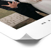 ミニマリストの結婚式写真 Mr. & Mrs. カスタム ポスター (角)