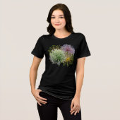ミニマリストの装飾用ニンニクの花コラージュ トライブレンドTシャツ (正面全面)