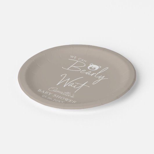 ミニマリストの赤ちゃんモダンシャワーを待つ ペーパープレート (アングル)