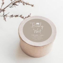 ミニマリストの赤ちゃんモダンシャワーを待つ ラウンドシール