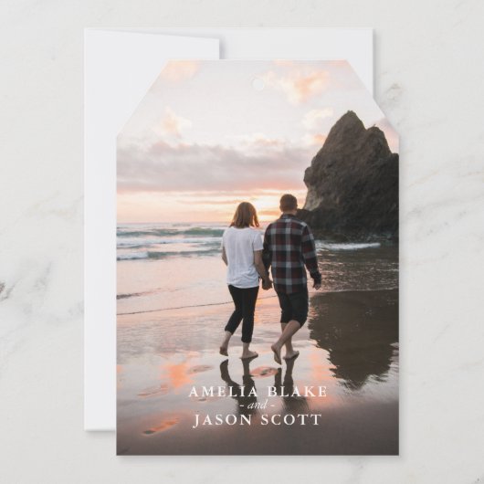 ミニマリストの黒背景に赤いバラ サンキューカード (裏面)