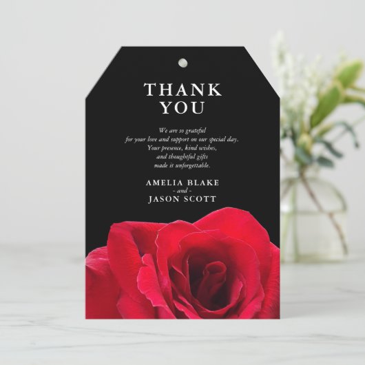 ミニマリストの黒背景に赤いバラ サンキューカード (スタンド正面)