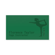 ミニマリストは緑のヨガのインストラクターをリラックスします