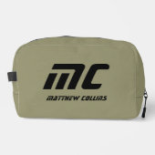 ミニマリストオリーブグリーンモノグラム名Mens ドップキット (正面)