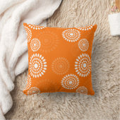 ミニマリストオレンジデイジーモダン単純化フローラ クッション (ブランケット)