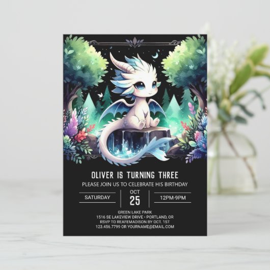 ミニマリストキッズドラゴン誕生日 招待状 (スタンド正面)