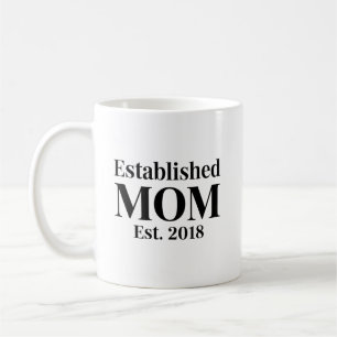 ミニマリストギフトデザイン Established Mom Est. 2018 コーヒーマグカップ