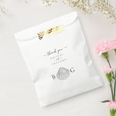 ミニマリストクラムシーシェルモノグラム結婚式の引き出物 フェイバーバッグ (封をした状態)