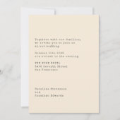 ミニマリストクリームタイプライター結婚タイポグラフィ 招待状 (正面)