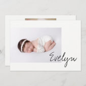 ミニマリストシックベビーガール名スクリプトフォト誕生 案内状 (正面/裏面)
