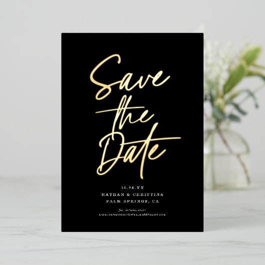 ミニマリストシック編集可能カラーフォトデートを保存 箔招待状 (立ち正面)