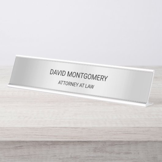 ミニマリストシルバーと黒人タイポグラフィ弁護士 デスクネームプレート (正面)