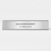 ミニマリストシルバーと黒人タイポグラフィ弁護士 デスクネームプレート (正面)