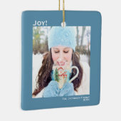 ミニマリストシンプルジョイのクリスマスホリデーフォトブルー セラミックオーナメント (右)