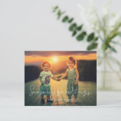 ミニマリストシーズンのグリーティングホリデー写真 ポストカード (スタンド正面)