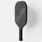 ミニマリストスクリプトタイポグラフィ名(白黒) ピックルボールラケット (左)
