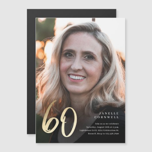 ミニマリストスクリプトブラックと金ゴールド60誕生日 マグネット招待状 (正面/裏面)