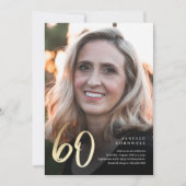 ミニマリストスクリプトブラックと金ゴールド60誕生日 招待状 (正面)