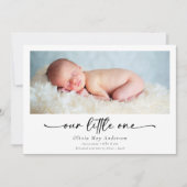 ミニマリストスクリプト私たちの小さな1枚の写真誕生 案内状 (正面)