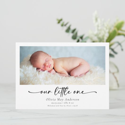 ミニマリストスクリプト私たちの小さな1枚の写真誕生 案内状 (スタンド正面)