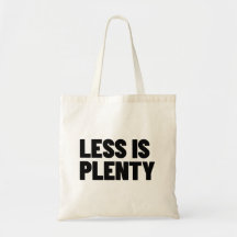 ミニマリストストリートウェアのシンプルなタイポグラフィ「Less Is Plenty」