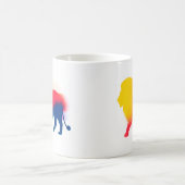 ミニマリストスプレイ絵を描リオンシルエット コーヒーマグカップ (中央)