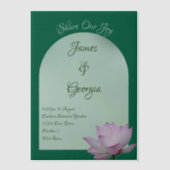 ミニマリストソフトピンク&グリーンロータス結婚ズ ベラム紙招待状 (正面)