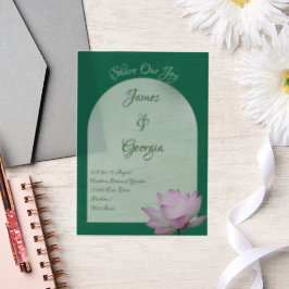 ミニマリストソフトピンク&グリーンロータス結婚ズ ベラム紙招待状