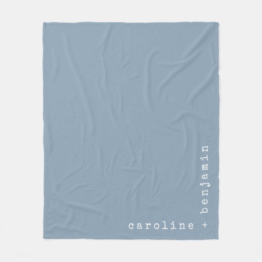 ミニマリストタイプライタータイポグラフィコーナー名（青） フリースブランケット (正面)