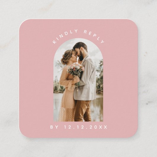 ミニマリストダスティピンクアーチフォトQrコードRSVPシック エンクロージャーカード (裏面)