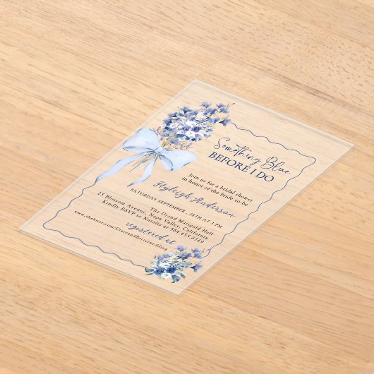 ミニマリストダスティブルーフラワーズブライダルシャワー アクリル招待状 (レイダウン)