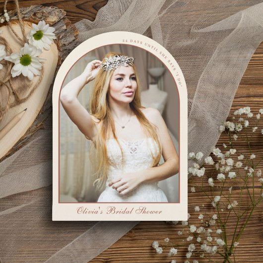 ミニマリストテラコッタアーチフォトブライダルシャワー 招待状