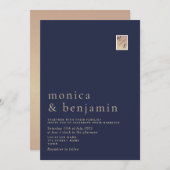 ミニマリストネイビーブルー金ゴールドモノグラムウェディング招待 招待状 (正面/裏面)