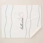 ミニマリストバレリーナ&ピンクバタフライホワイト シェルパブランケット (正面(横))