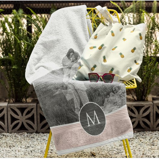 ミニマリストパステルパーソナライズされたピンク名&写真 ビーチタオル