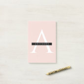 ミニマリストパステルピンクパーソナライズされた名 ポストイット (デスク上)