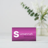 ミニマリストパープルストリーク大文字QRコード 名刺 (スタンド正面)