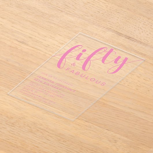 ミニマリストピンクスクリプト50誕生日 アクリル招待状 (レイダウン)