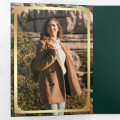 ミニマリストフォトエメラルドゴールドQRコードウェディング 三つ折り招待状 (内部最初)