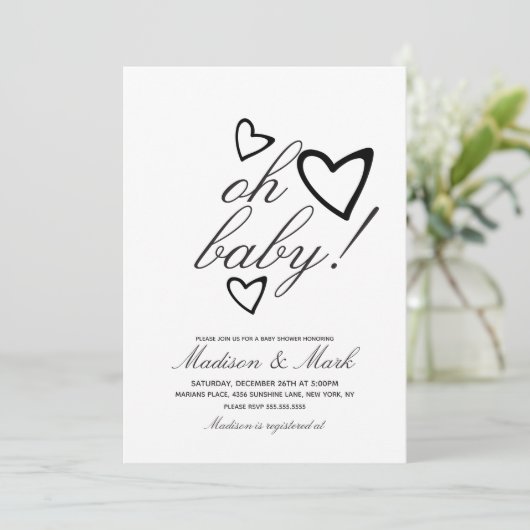 ミニマリストフローティングブラックハートベビーシャワー 招待状 (スタンド正面)