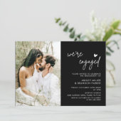 ミニマリストブラック我々は写真婚約した婚約 招待状 (スタンド正面)
